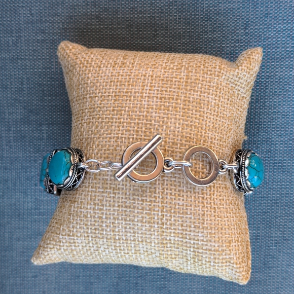 Turquoise bracelet and earrings - Picture 2 of 5